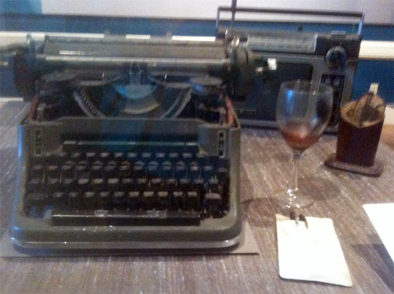 henry charles hank bukowski typer typewriter