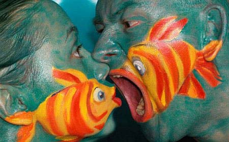 fish kissing bodypaint